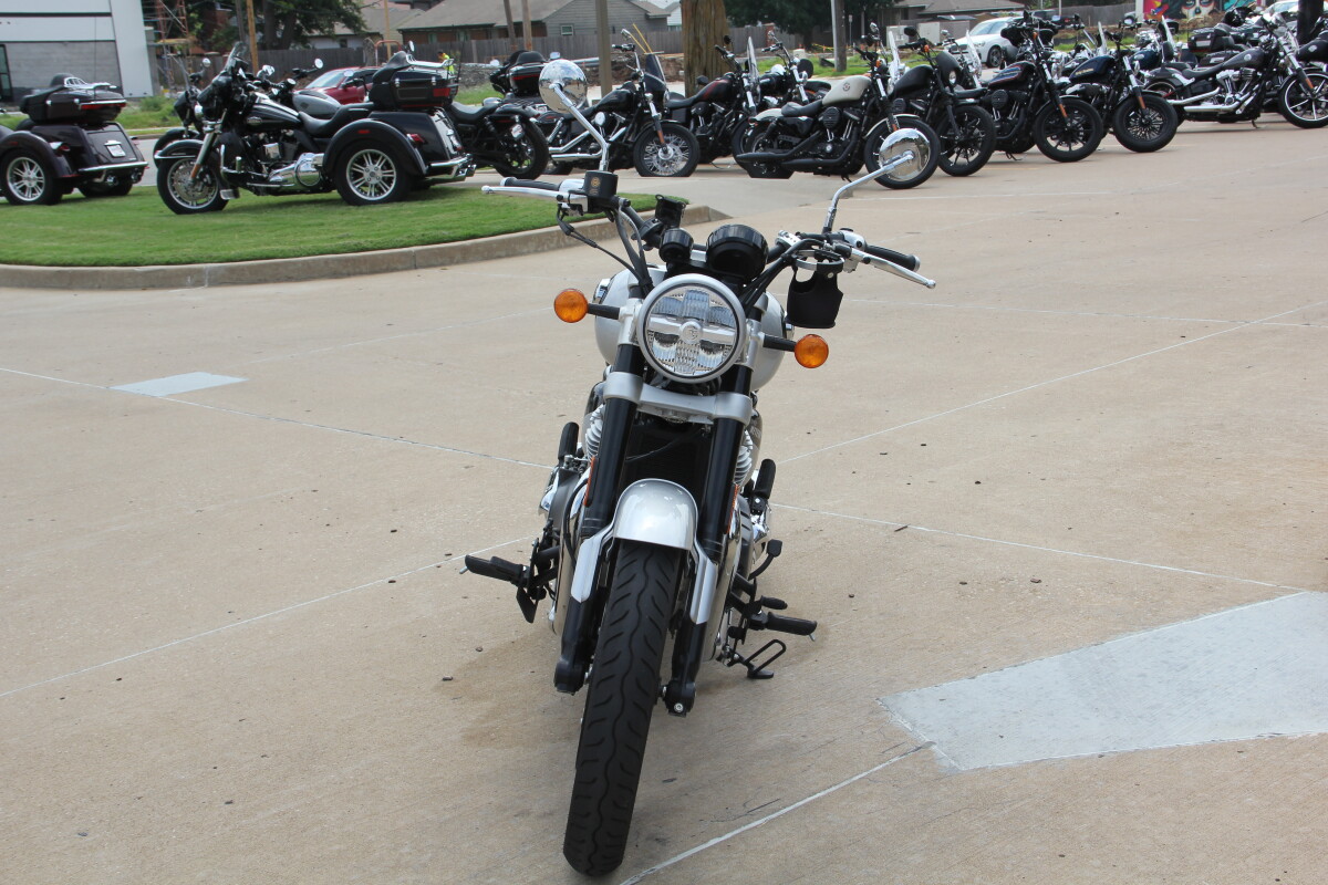 2024 Royal Enfield Super Meteor 650 - Photo 8