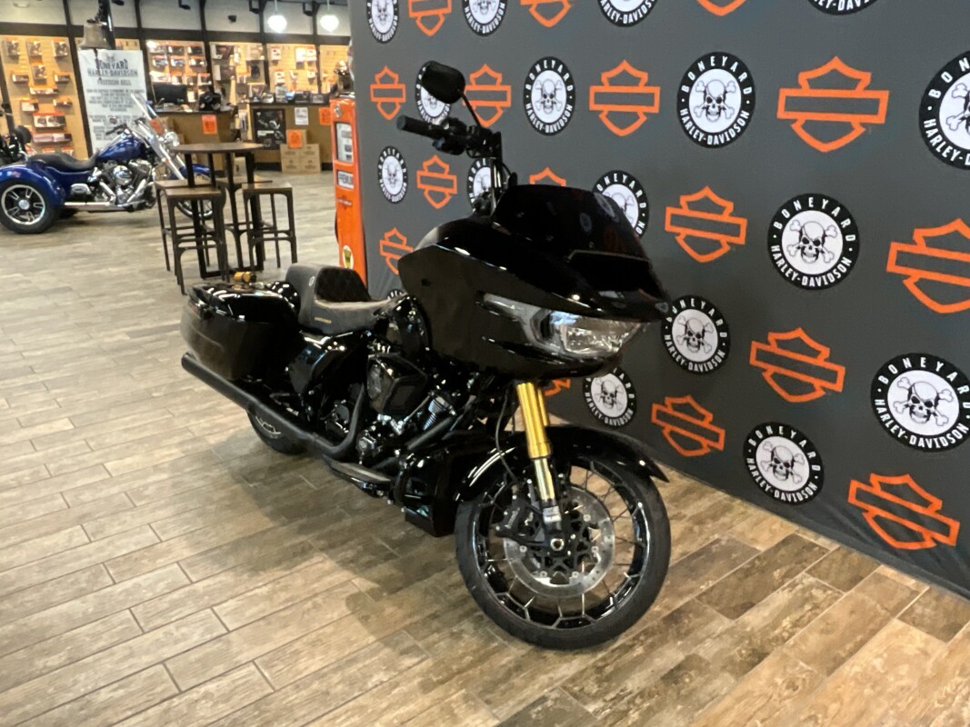 FLTRX 2025 Road Glide - Photo 2