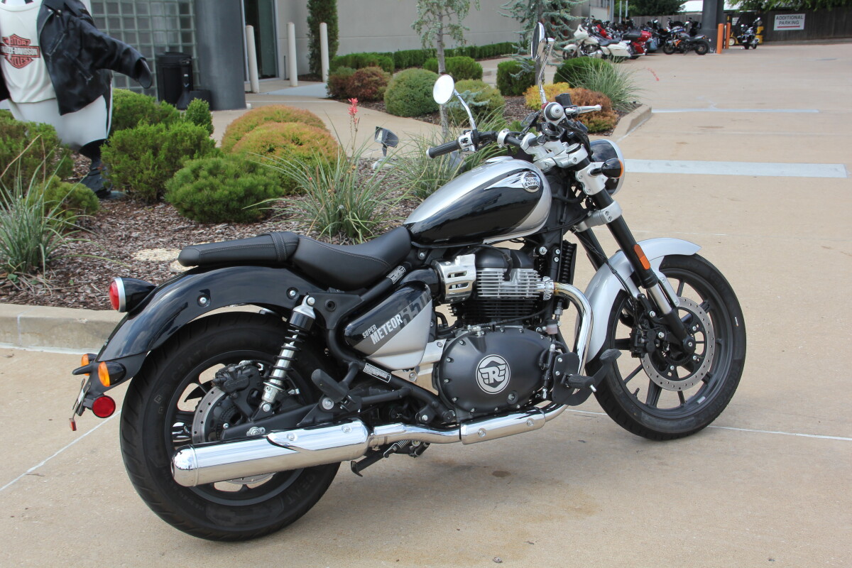 2024 Royal Enfield Super Meteor 650 - Photo 5