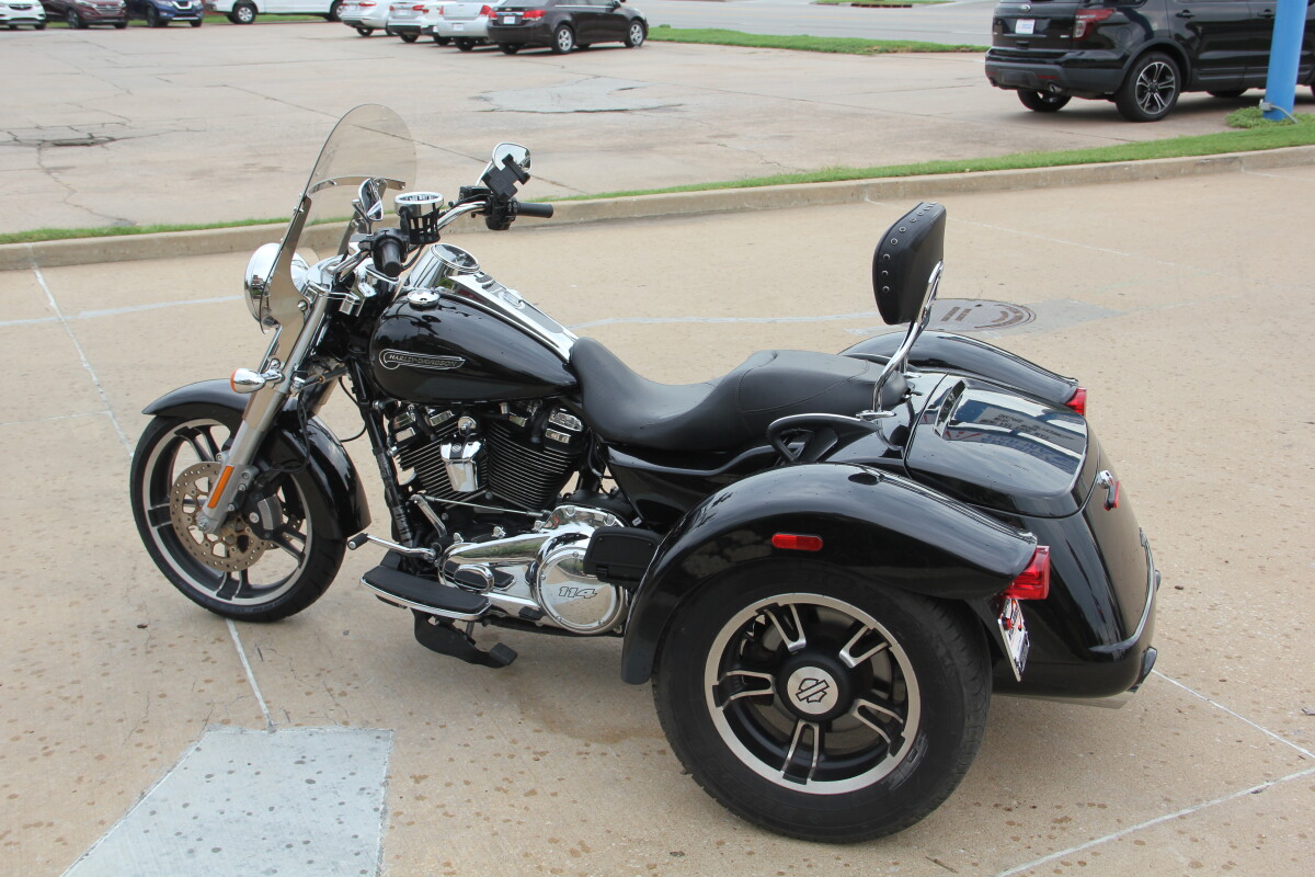 2021 Harley-Davidson Freewheeler Vivid Black - Photo 7