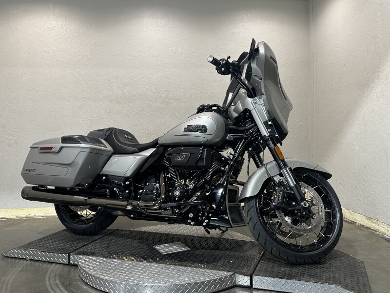 Harley-Davidson CVO Street Glide 2023 FLHXSE 84630706 DARK PLATINUM - Photo 2