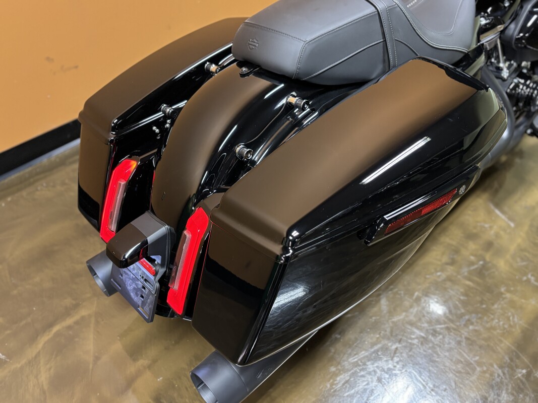 FLHX 2025 Street Glide - Photo 5