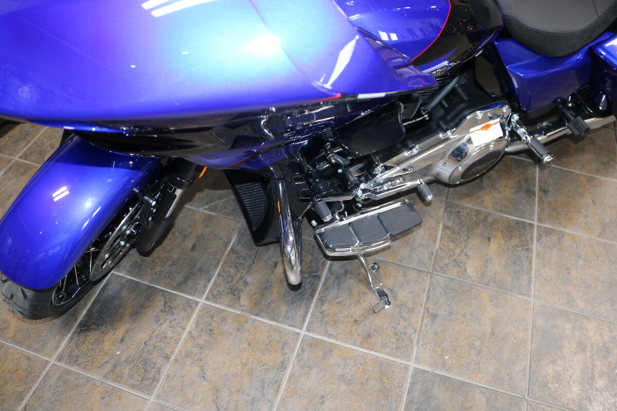 FLTRXSE 2025 CVO Road Glide - Photo 2