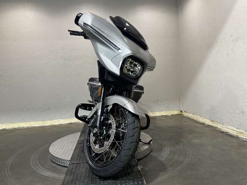 Harley-Davidson CVO Street Glide 2023 FLHXSE 84630706 DARK PLATINUM - Photo 4