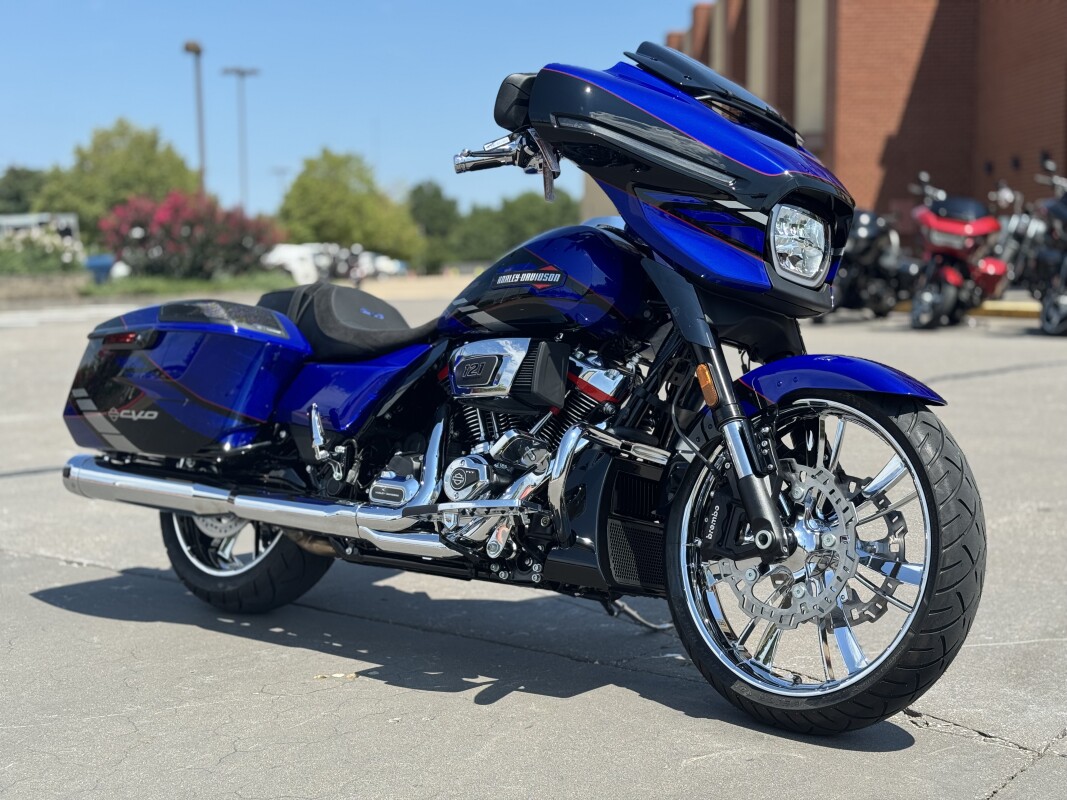 2025 Harley-Davidson CVO Street Glide FLHXSE Blue Streak - Photo 2