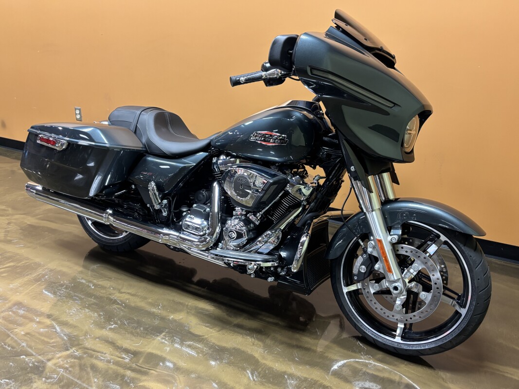 FLHX 2025 Street Glide - Photo 2