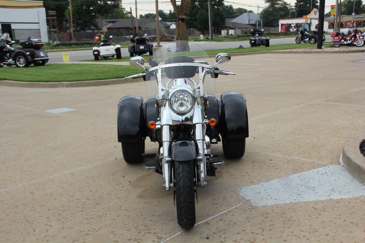 2021 Harley-Davidson Freewheeler Vivid Black - Photo 8