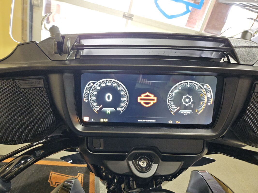 FLHXU 2025 Street Glide Ultra - Photo 3