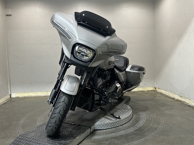 Harley-Davidson CVO Street Glide 2023 FLHXSE 84630706 DARK PLATINUM - Photo 5
