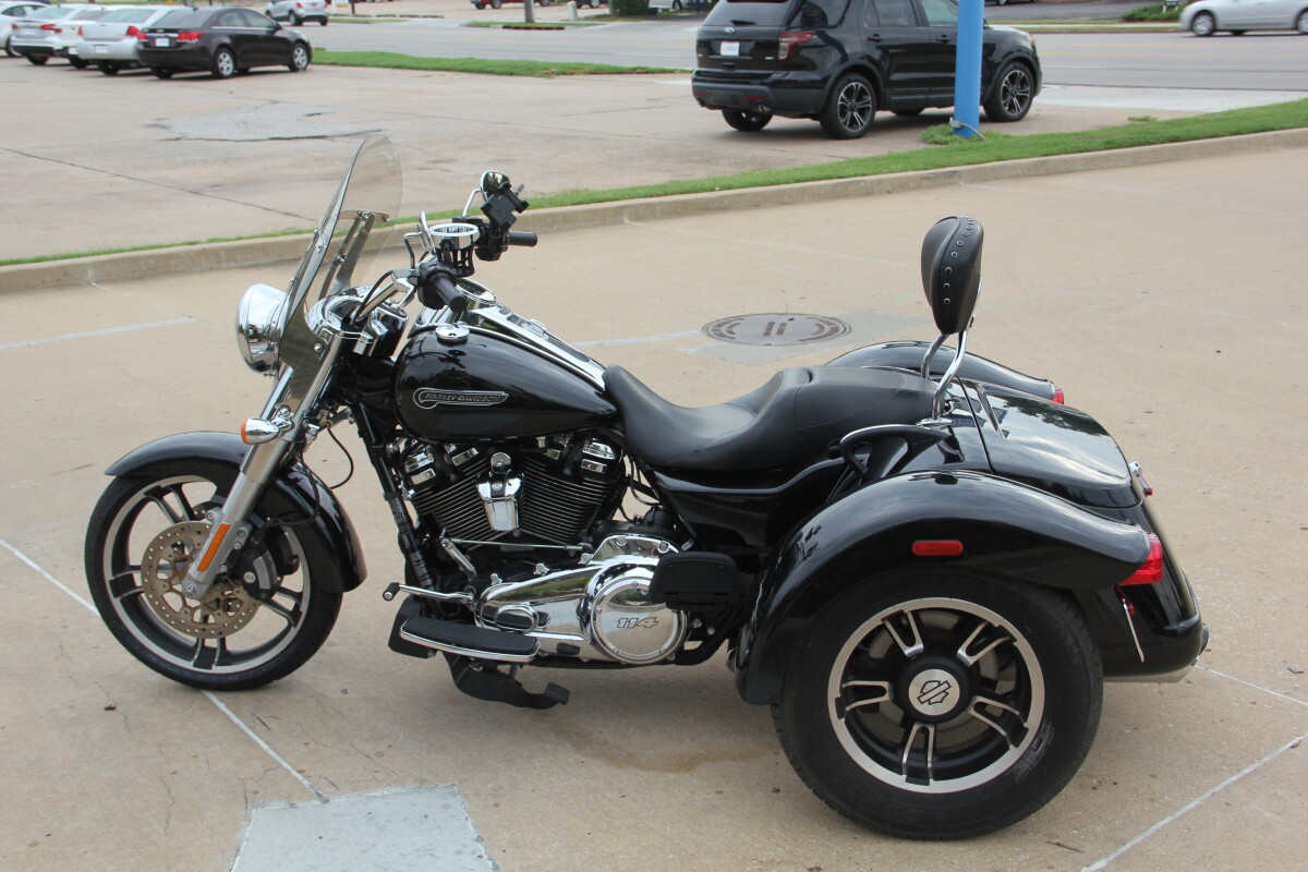 2021 Harley-Davidson Freewheeler Vivid Black - Photo 3