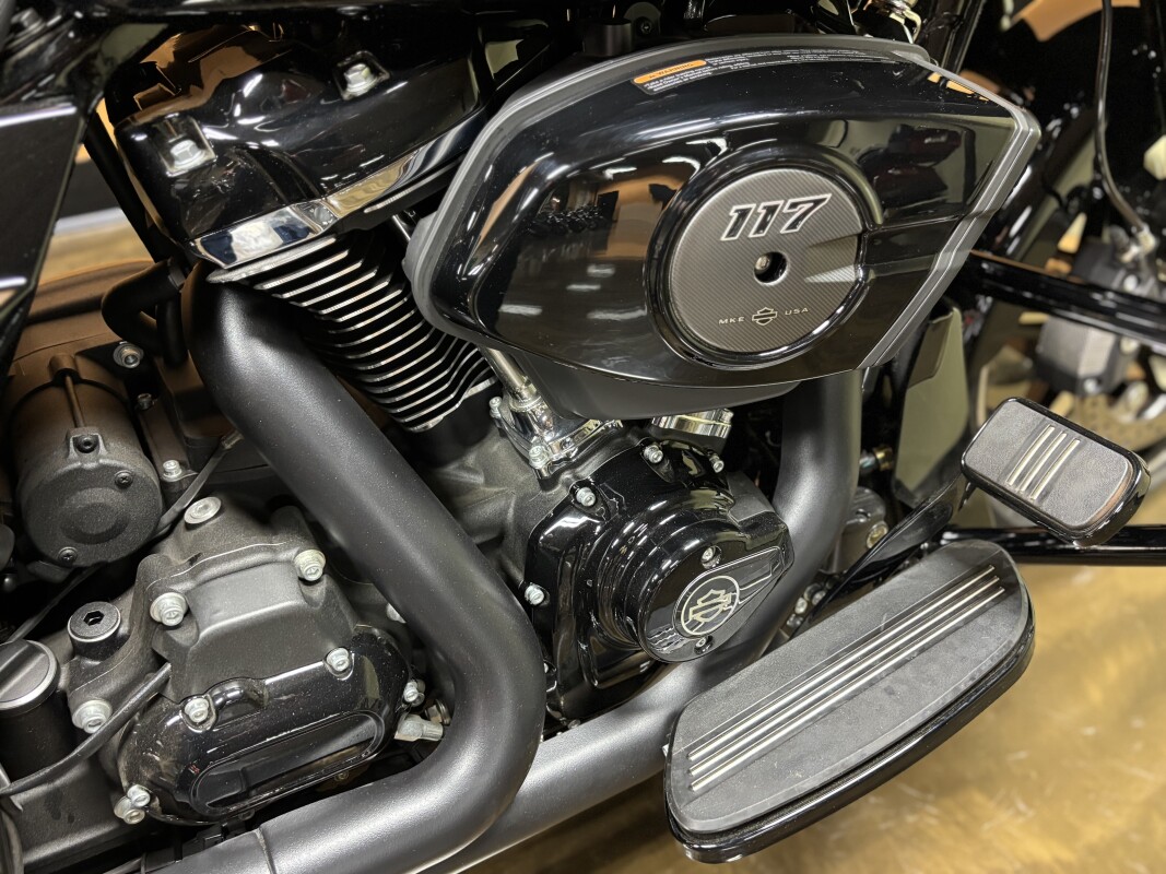 FLHX 2025 Street Glide - Photo 10