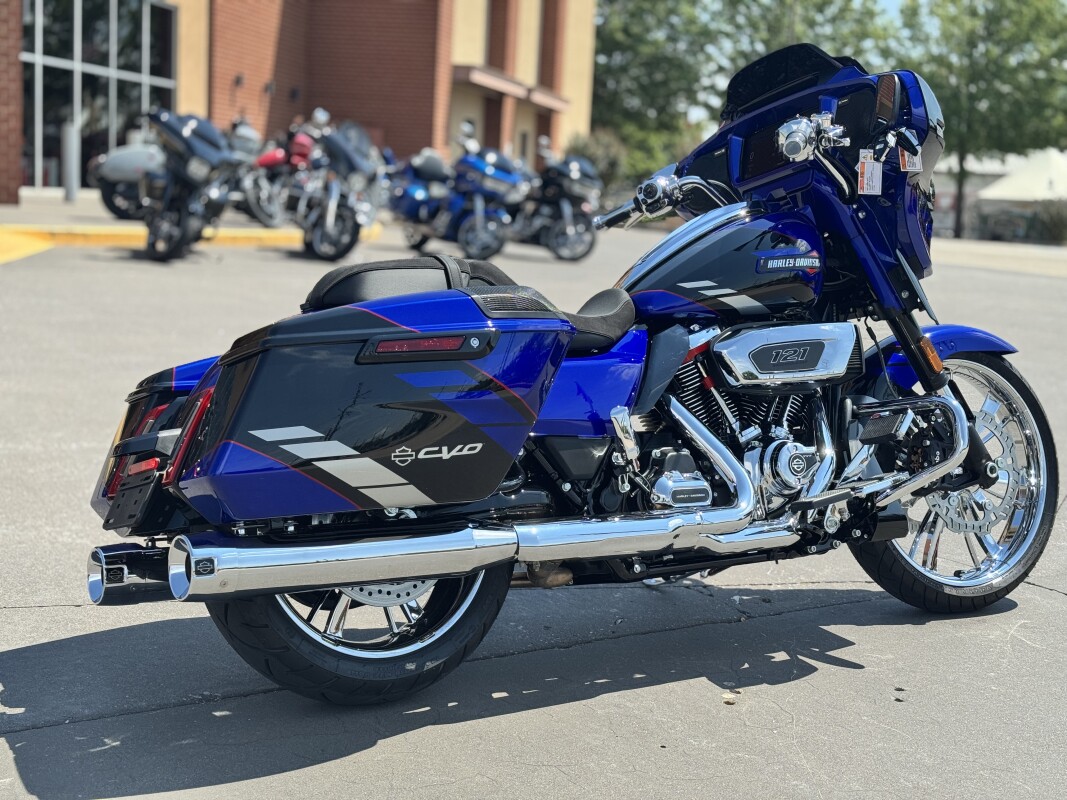 2025 Harley-Davidson CVO Street Glide FLHXSE Blue Streak - Photo 3