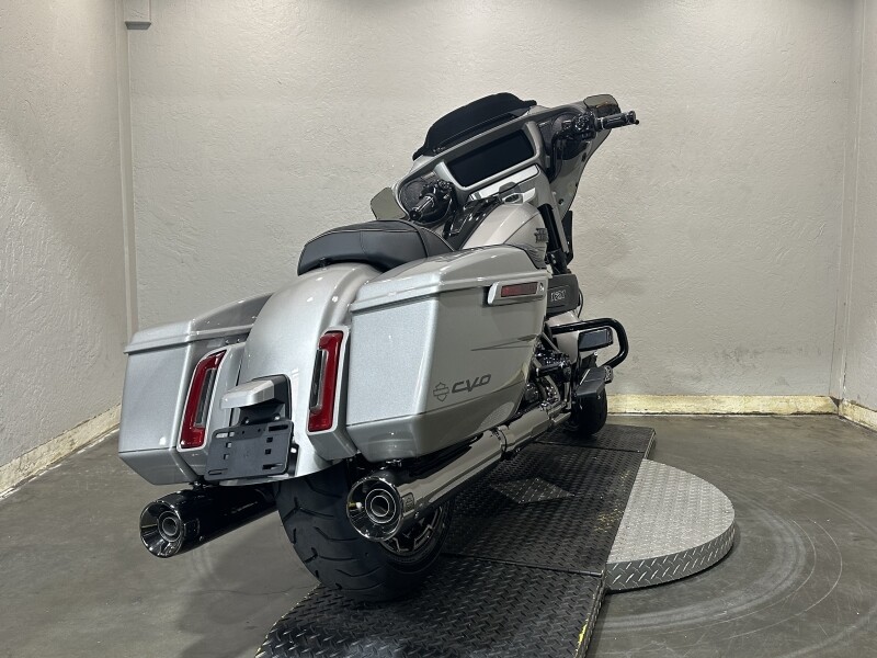 Harley-Davidson CVO Street Glide 2023 FLHXSE 84630706 DARK PLATINUM - Photo 9
