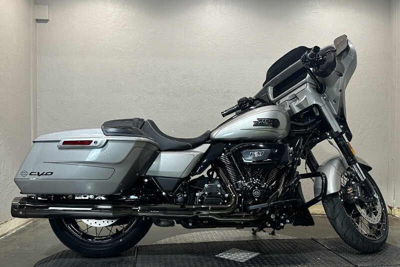 Harley-Davidson CVO Street Glide 2023 FLHXSE 84630706 DARK PLATINUM