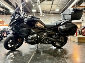 2026 BMW Motorrad R 1300 RT Blackstorm Metallic Triple Black thumb 2