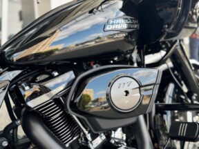 2026 Harley-Davidson® Road Glide® Vivid Black Black Trim thumb 0