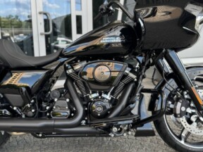 2026 Harley-Davidson® Road Glide® Vivid Black Black Trim thumb 2