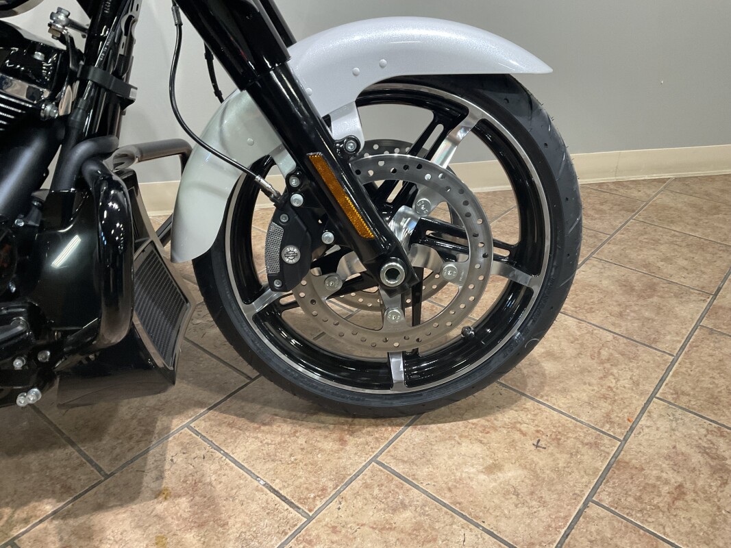 2025 Harley-Davidson Street Glide White Onyx Pearl - Black Finish FLHX - Photo 7
