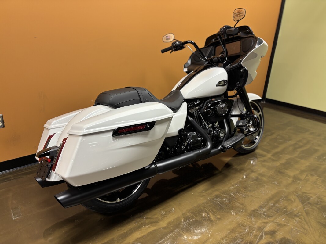 FLTRX 2025 Road Glide - Photo 3