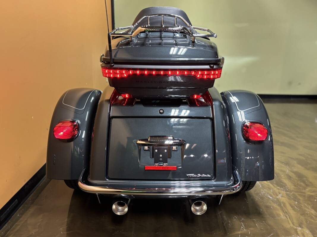 FLHTCUTG 2025 Tri Glide Ultra - Photo 6