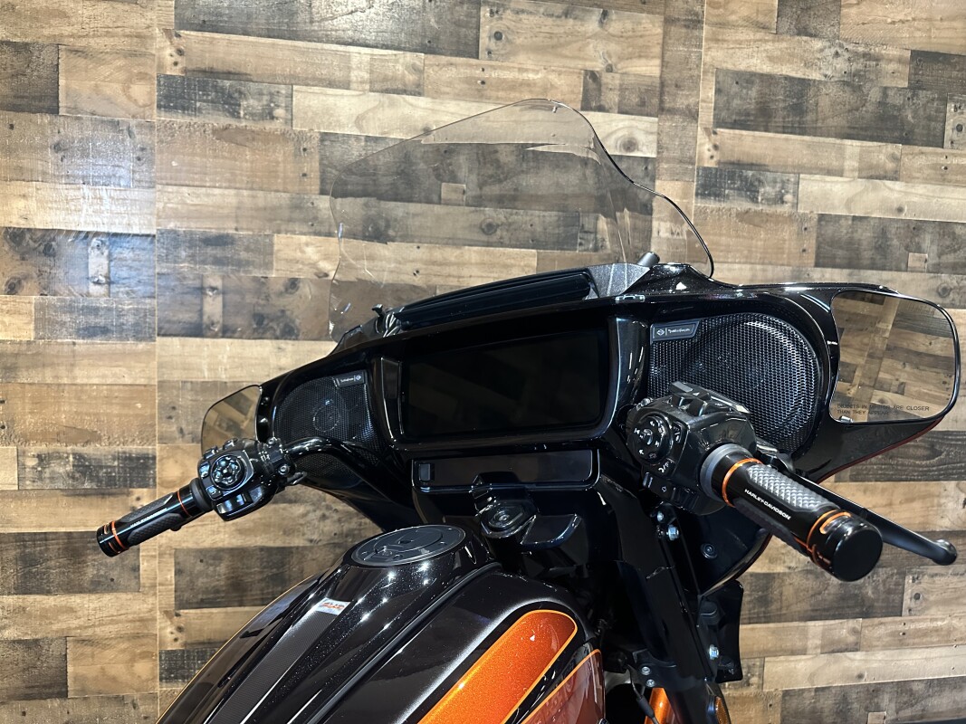 2023 Harley-Davidson CVO Street Glide Whiskey Neat w/Raven Metallic FLHXSE - Photo 9