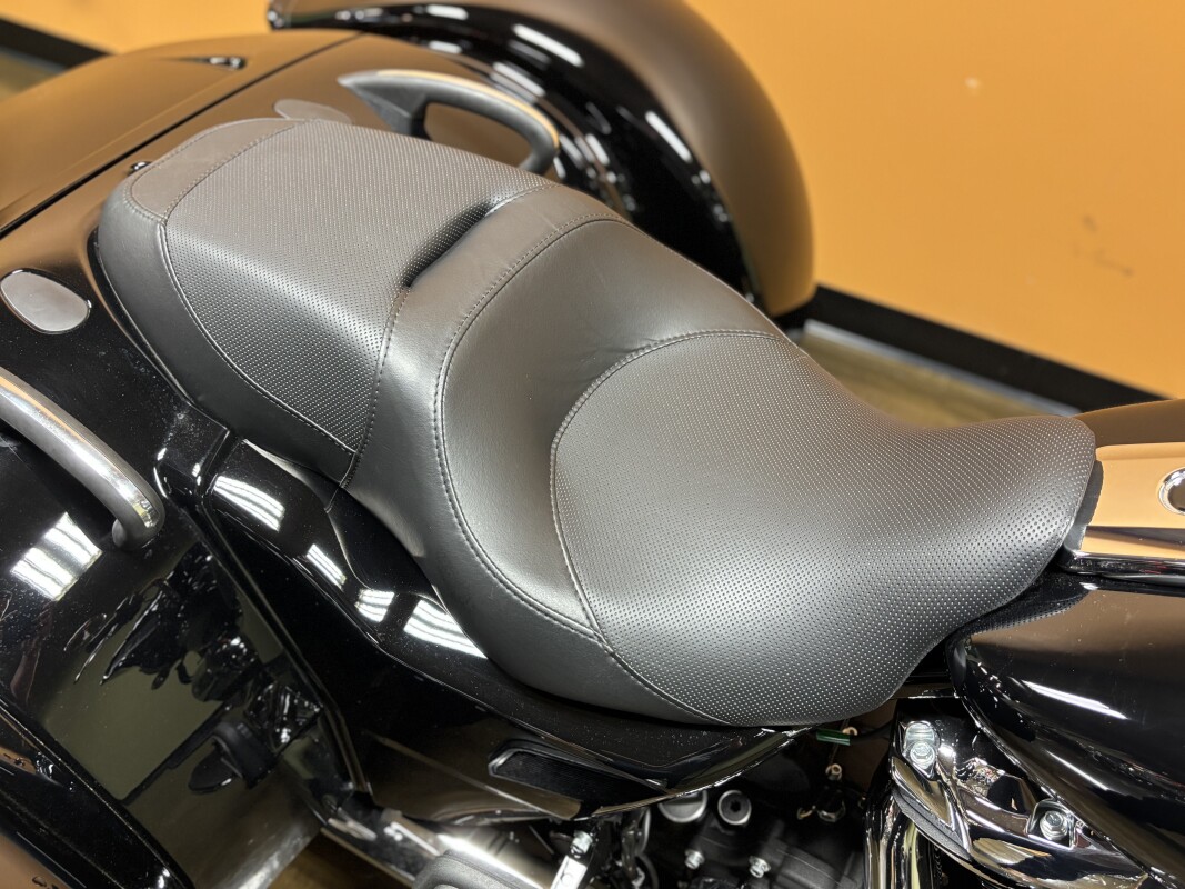 FLTRT 2025 Road Glide 3 - Photo 5