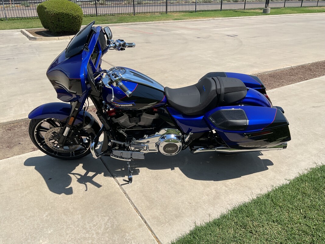 FLHXSE 2025 CVO Street Glide - Photo 4