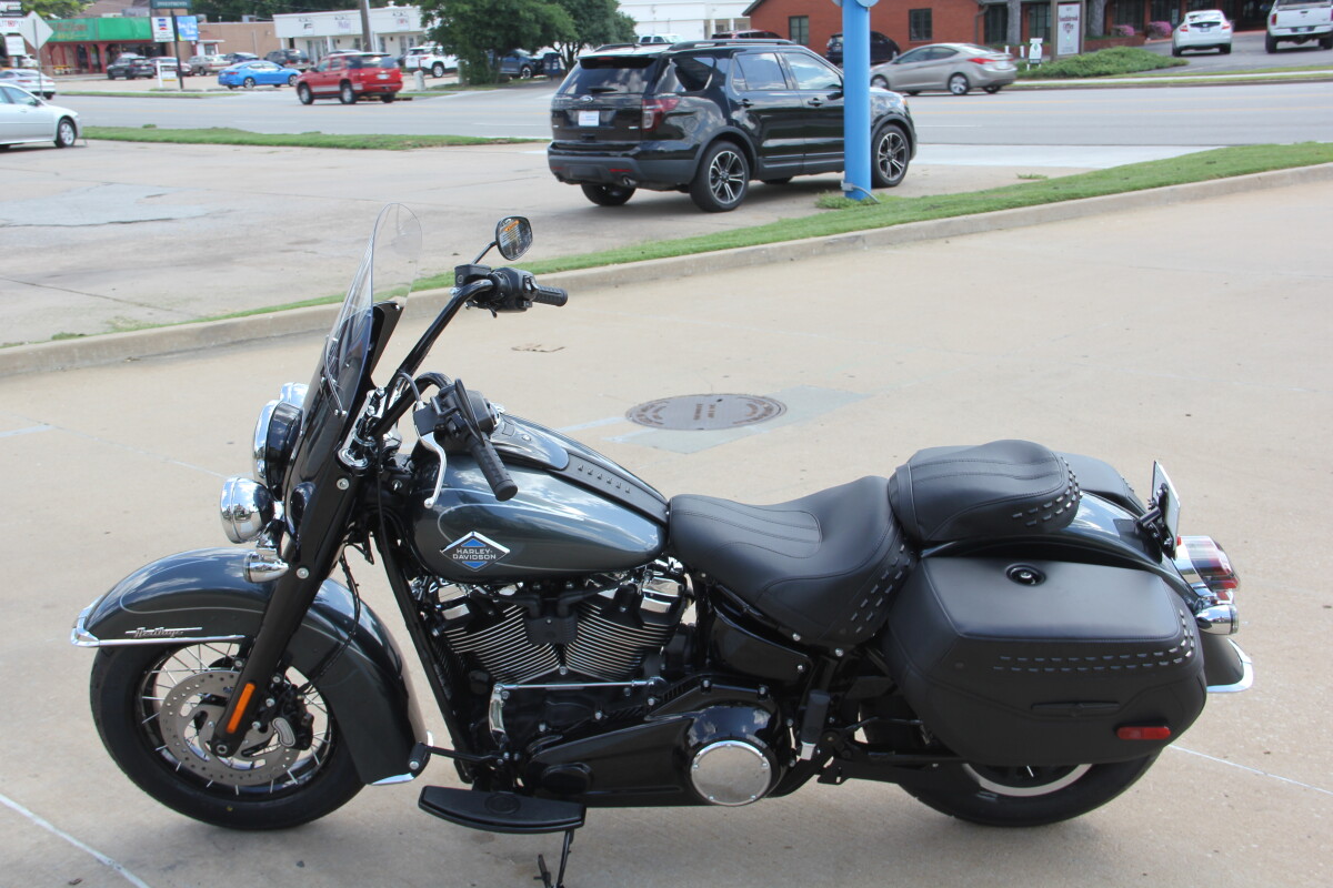 2025 Harley-Davidson Heritage Classic Iron Horse Metallic w/Laced Wheels - Photo 3