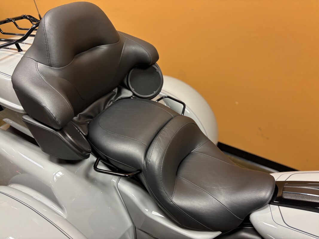 FLHTCUTG 2025 Tri Glide® Ultra, photo 19