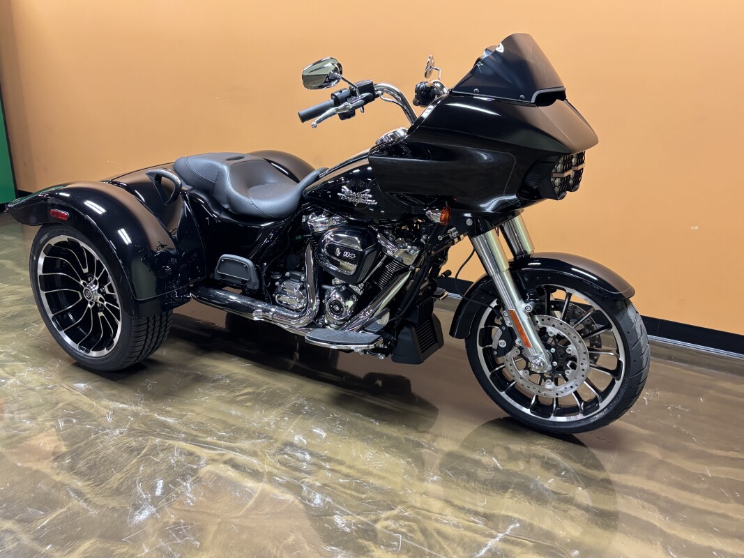 FLTRT 2025 Road Glide 3 - Photo 2