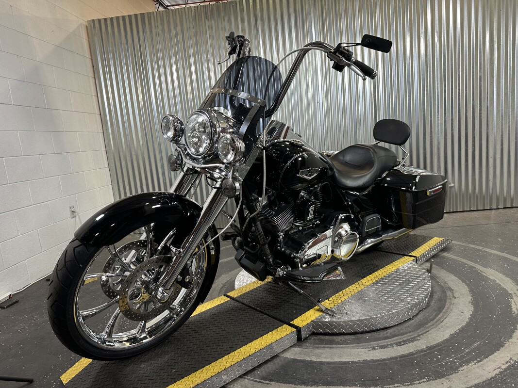 2016 Harley-Davidson Road King Vivid Black - Photo 3