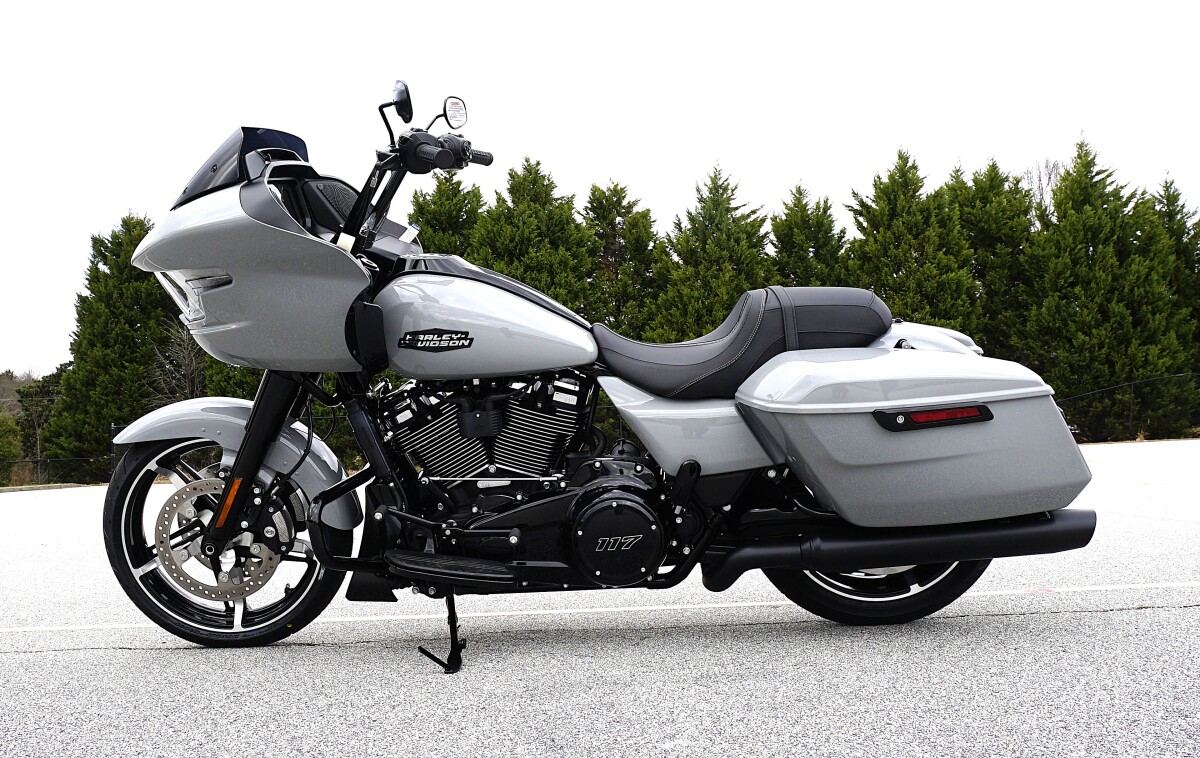 FLTRT 2025 Road Glide 3 - Photo 3