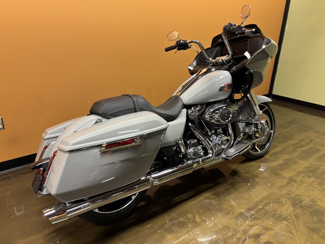 FLTRX 2025 Road Glide - Photo 3