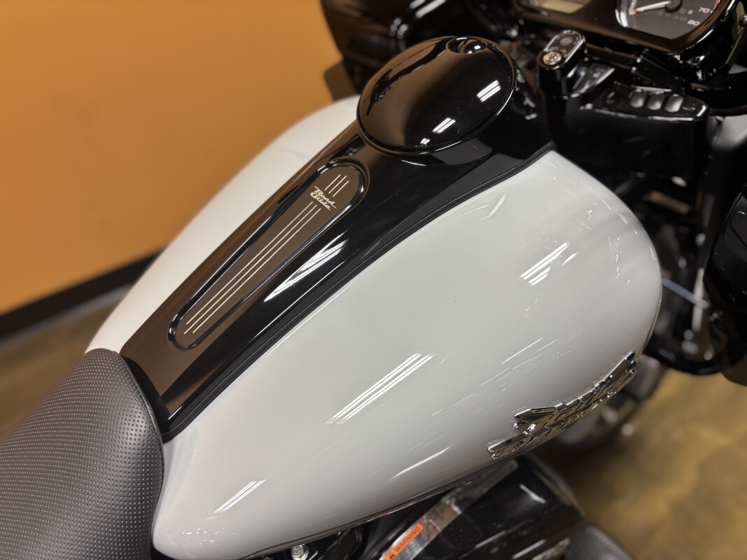 FLTRT 2025 Road Glide 3 - Photo 6