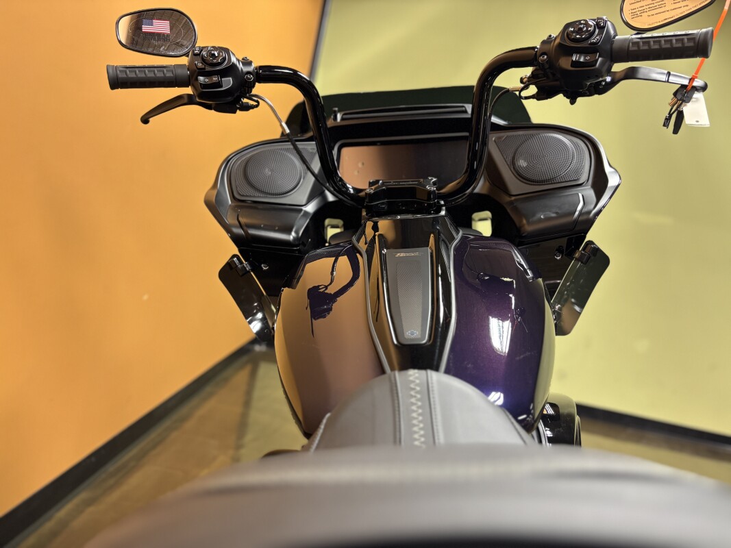 FLTRX 2025 Road Glide - Photo 10