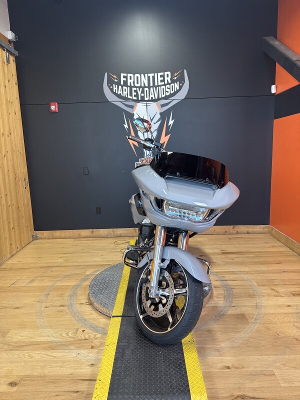 FLTRX 2025 Road Glide - Photo 2