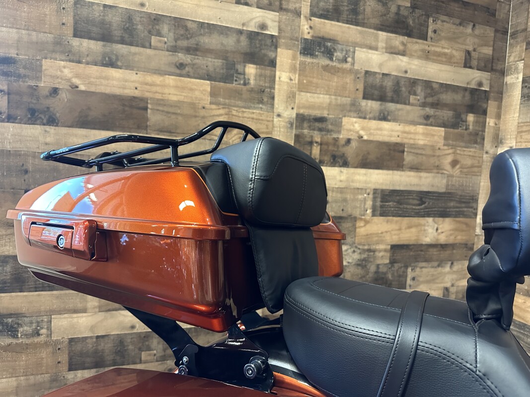 2023 Harley-Davidson CVO Street Glide Whiskey Neat w/Raven Metallic FLHXSE - Photo 10