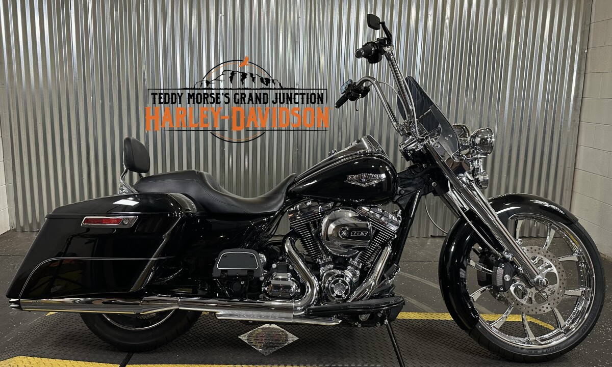 2016 Harley-Davidson Road King Vivid Black