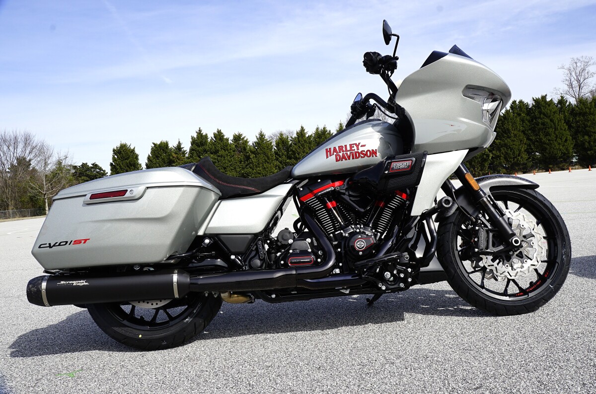 FLTRXSTSE 2025 CVO Road Glide ST