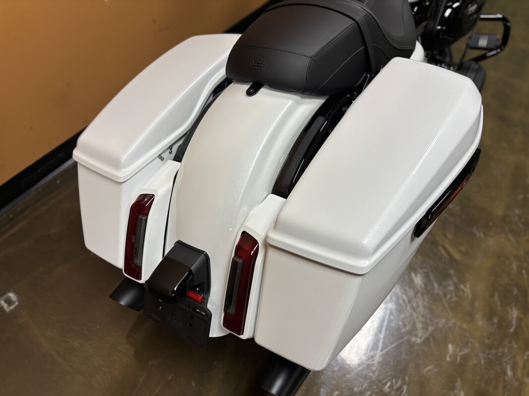 FLTRX 2025 Road Glide - Photo 9