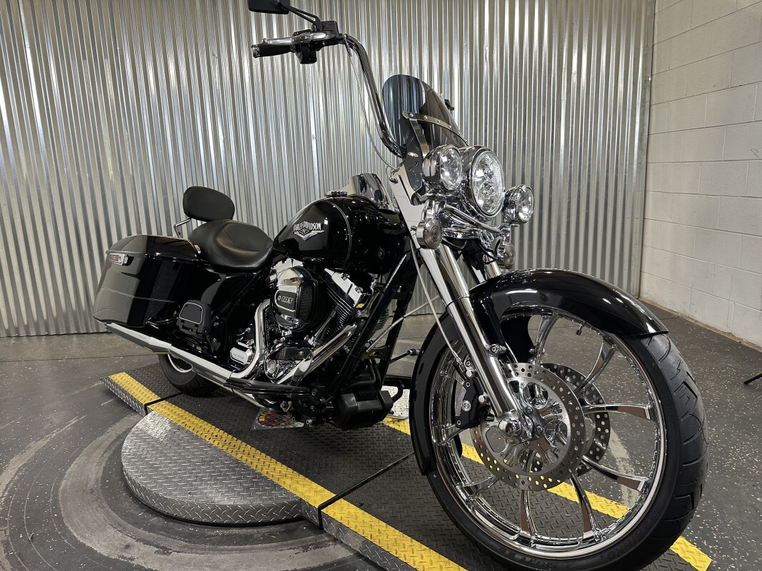 2016 Harley-Davidson Road King Vivid Black - Photo 2