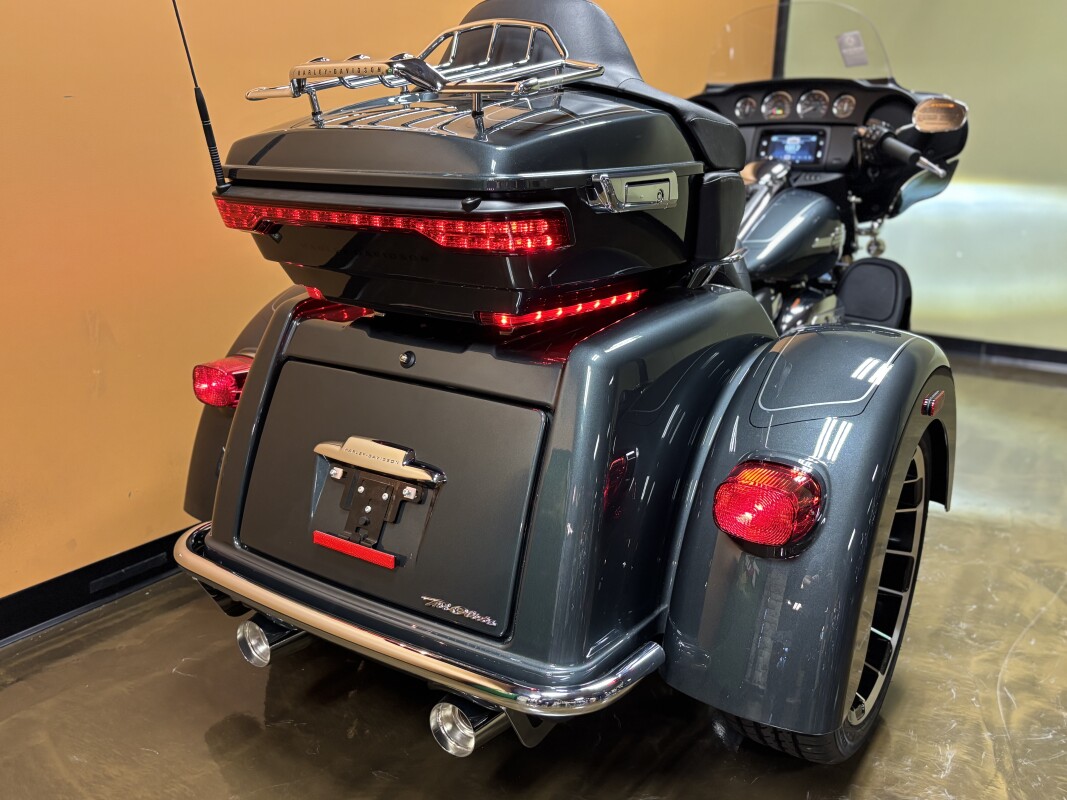 FLHTCUTG 2025 Tri Glide Ultra - Photo 5