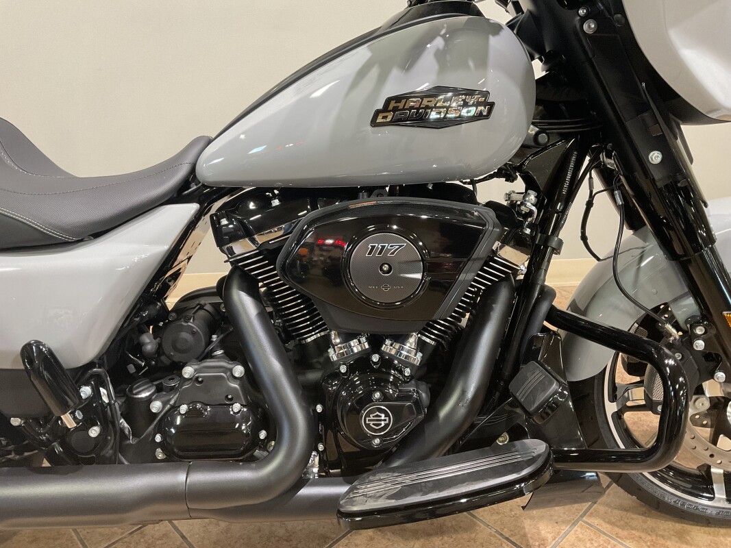 2025 Harley-Davidson Street Glide Billiard Gray FLHX - Photo 2