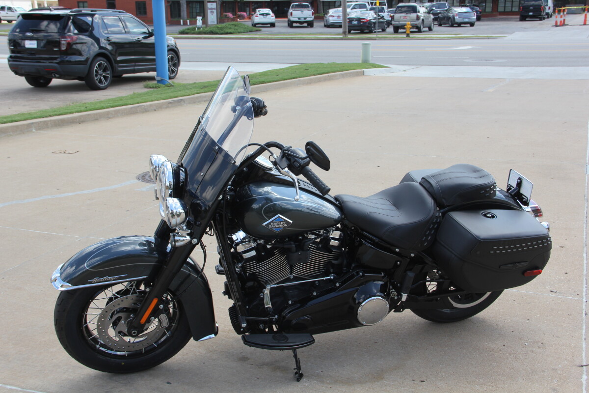 2025 Harley-Davidson Heritage Classic Iron Horse Metallic w/Laced Wheels - Photo 6