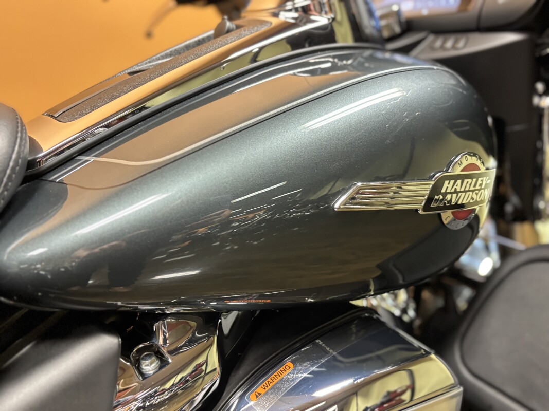 FLHTCUTG 2025 Tri Glide Ultra - Photo 10