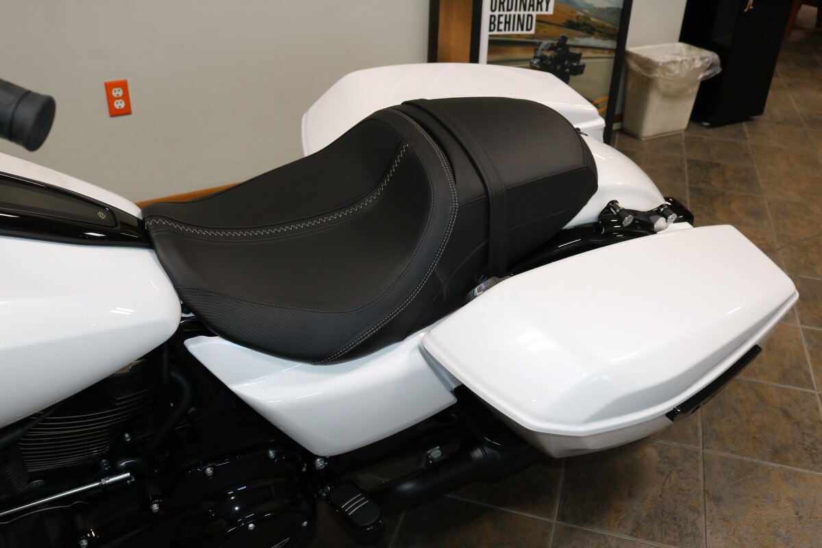 FLTRX 2025 Road Glide - Photo 3