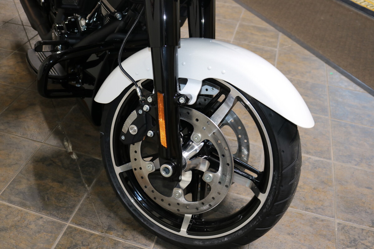 FLTRX 2025 Road Glide - Photo 6