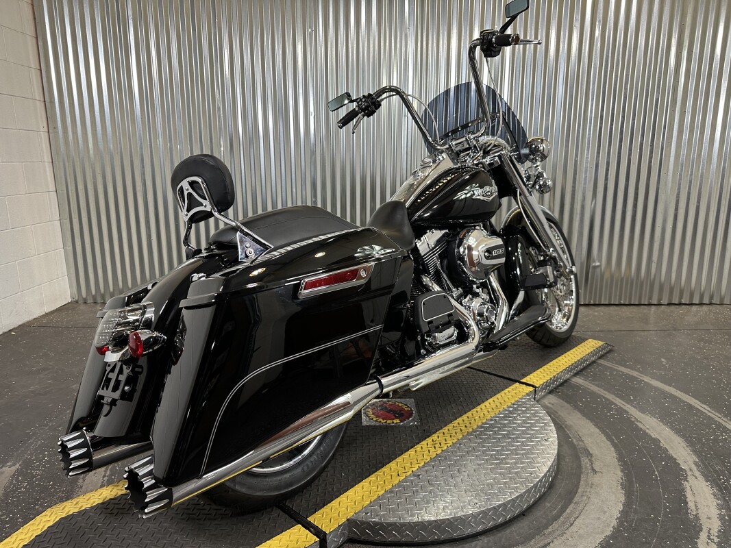 2016 Harley-Davidson Road King Vivid Black - Photo 7