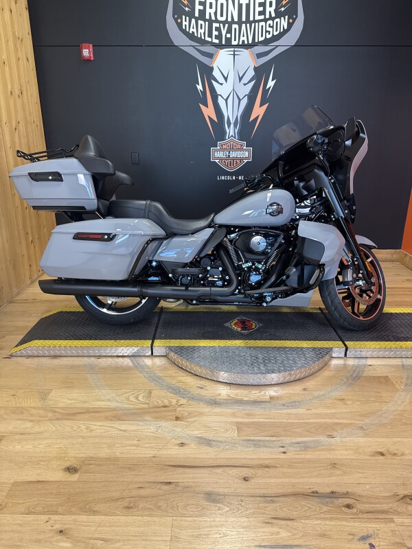 FLHXU 2025 Street Glide Ultra - Photo 2
