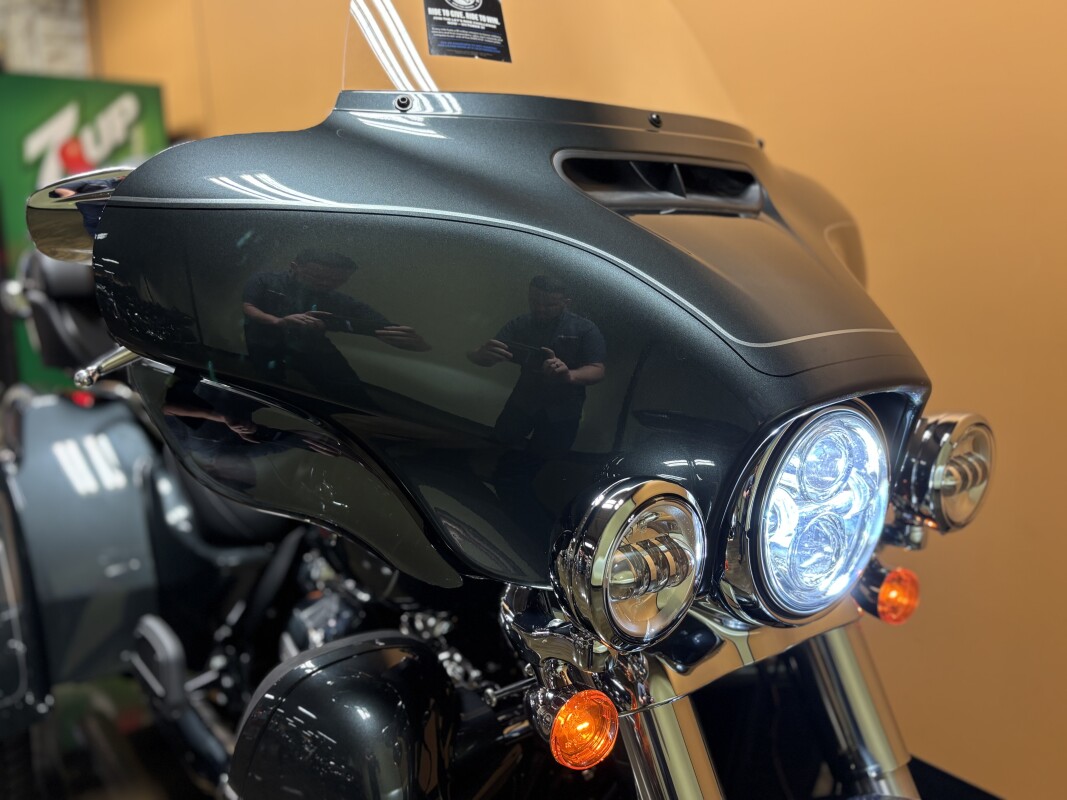 FLHTCUTG 2025 Tri Glide Ultra - Photo 4